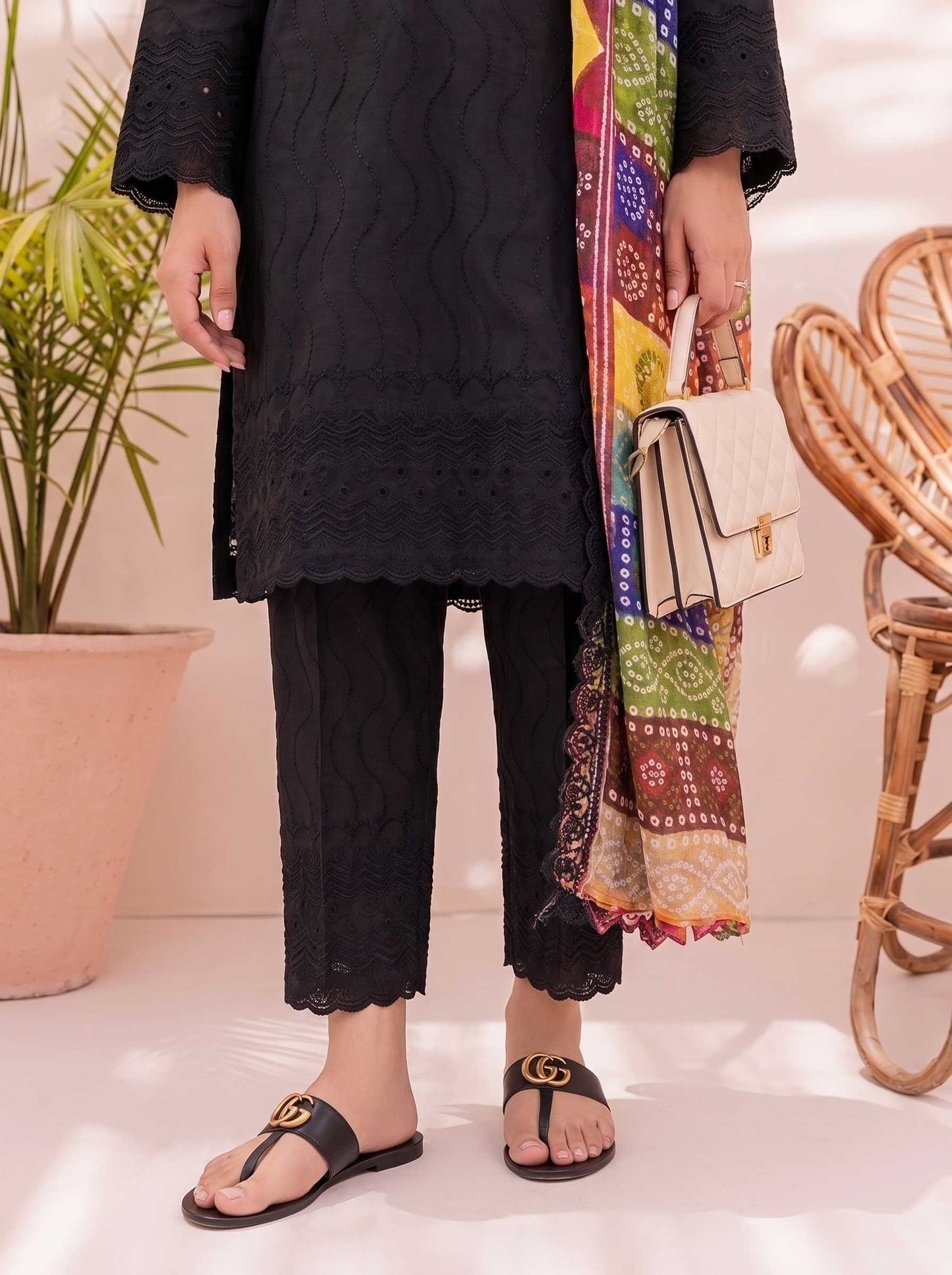 EMBROIDERY CHICKEN KARI 3 PEICE SUIT