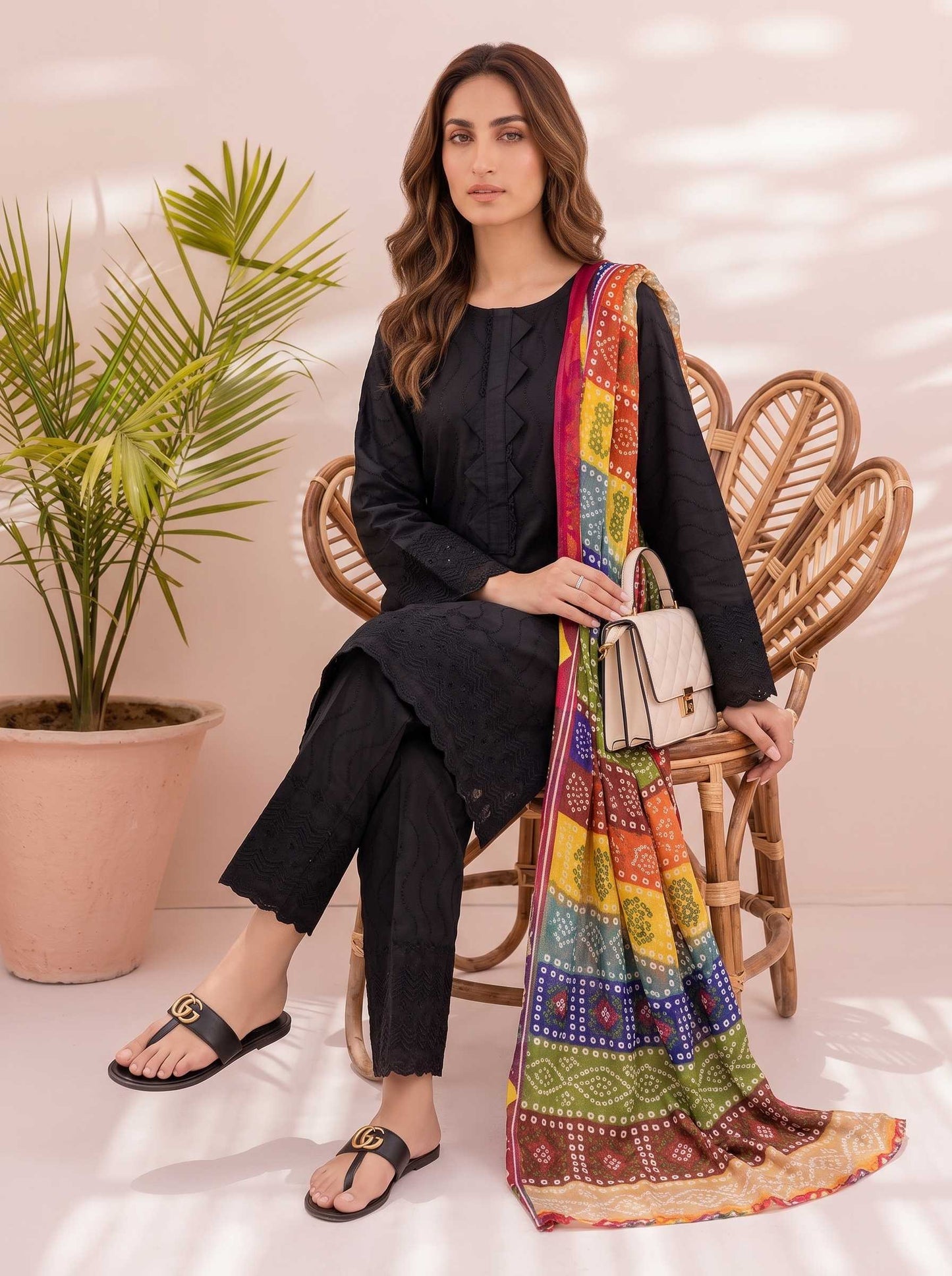 EMBROIDERY CHICKEN KARI 3 PEICE SUIT