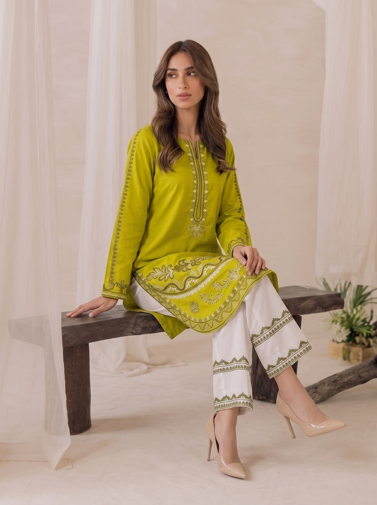 EMBROIDERY ROUND DAMAN KURTI WITH EMBROIDERY FLAPPER CO-ORD 2 PC SET✨